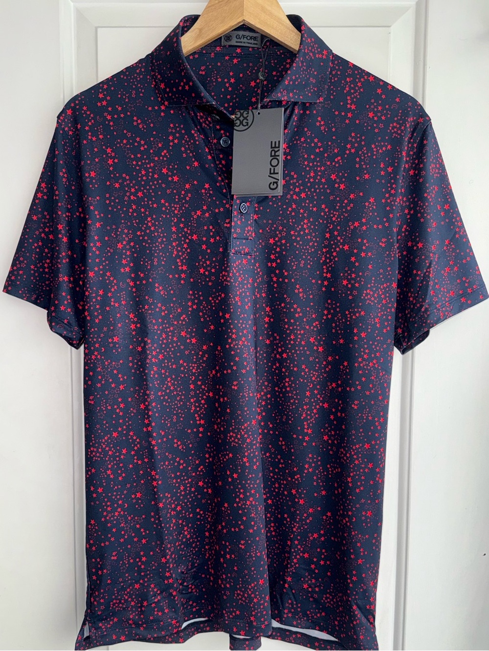 G/FORE NWT Performance Tech Polo in Deep Navy/Red “Starry Night” Microprint